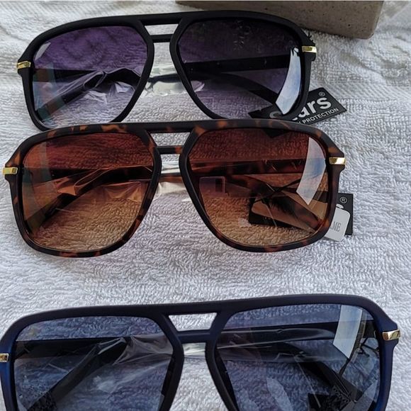 Accessories - Retro Celebrity Style Flat Top Key Hole Aviator Su
